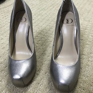 Silver pumps